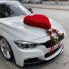 moflic_flowers_red_roses_on_car