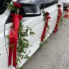 moflic_flowers_red_roses_on_car